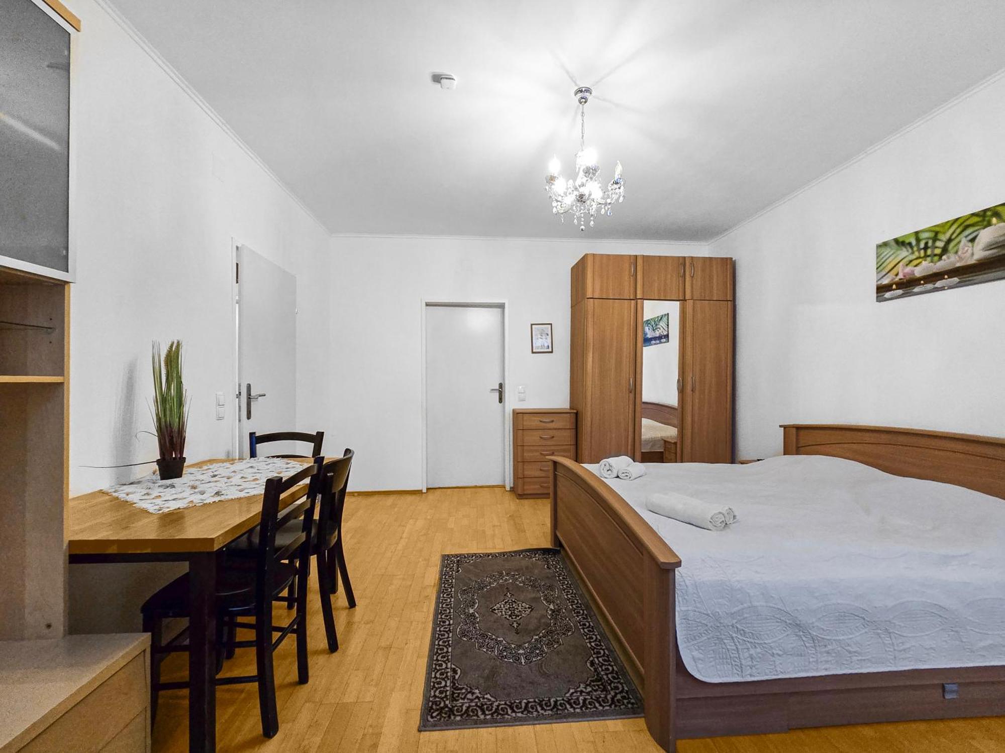 Spacious Three-Bedroom, Three King-Size Beds Wien Exterior foto